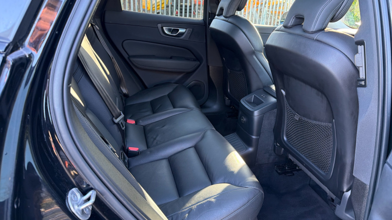 Volvo XC60 2.0 T6 [350] RC PHEV Plus Dark 5dr AWD Geartronic Estate